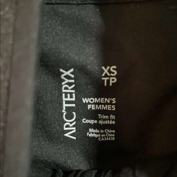 ARC’TERYX Trim Fit Covert Full Zip Sweater - Picture 3 of 5